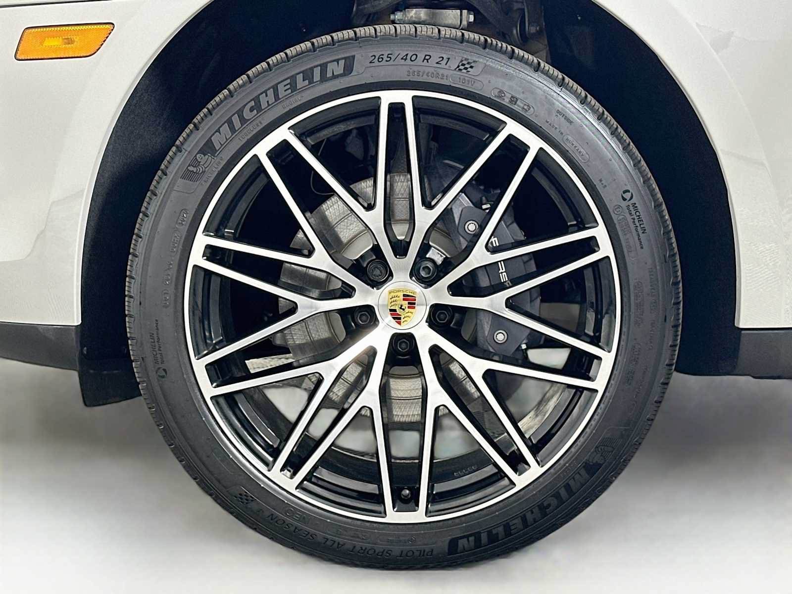 New 2026 Porsche Macan AWD/4WD image 32