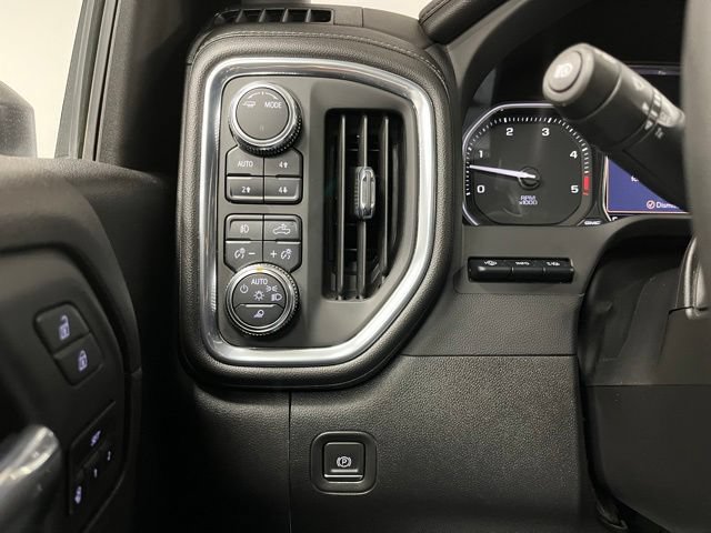 Used 2023 GMC Sierra 3500 Denali w/ Denali Black Diamond Edition AWD/4WD image 32
