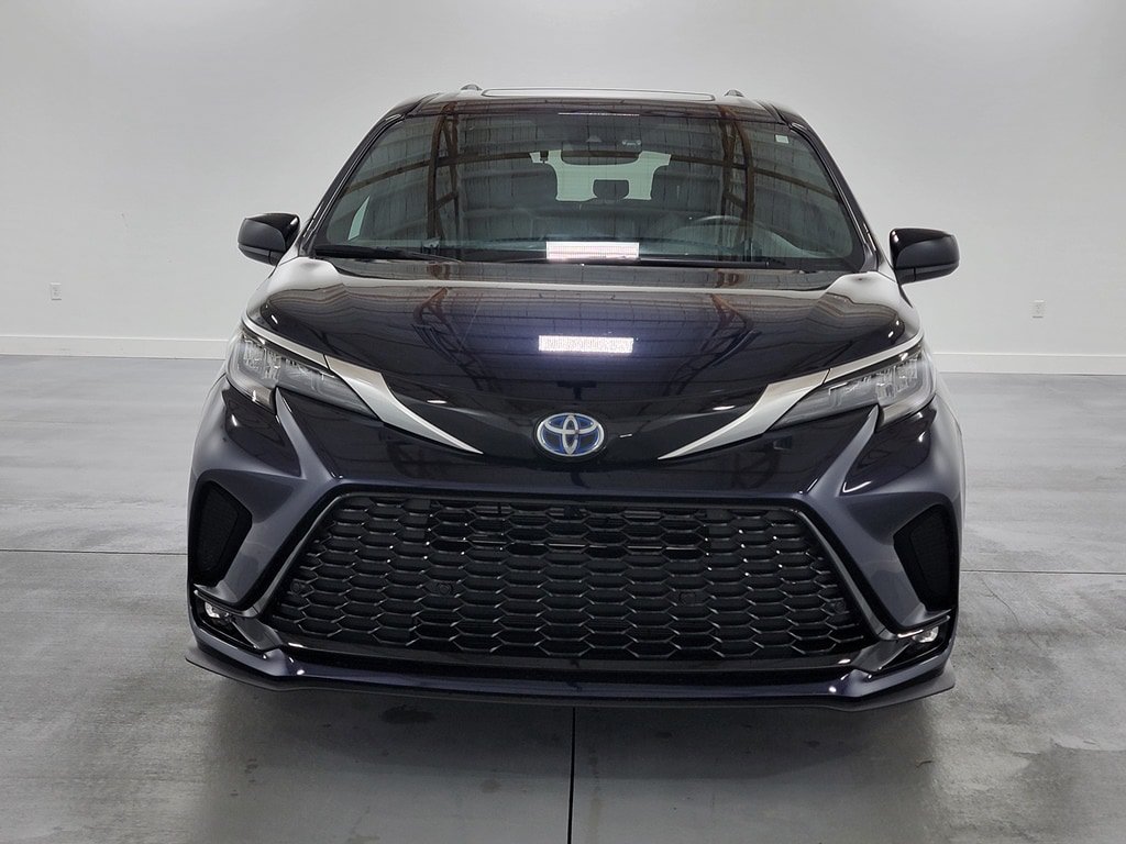 Certified 2024 Toyota Sienna XSE AWD/4WD image 3