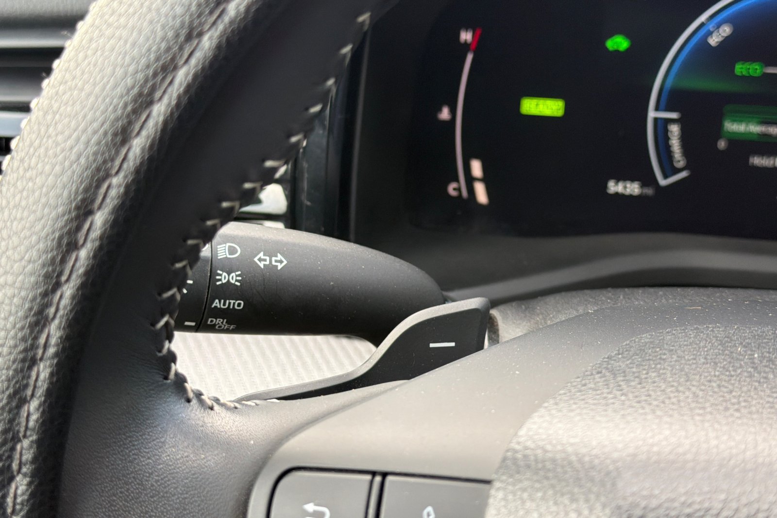 Used 2025 Toyota Camry SE w/ Convenience Package FWD image 30