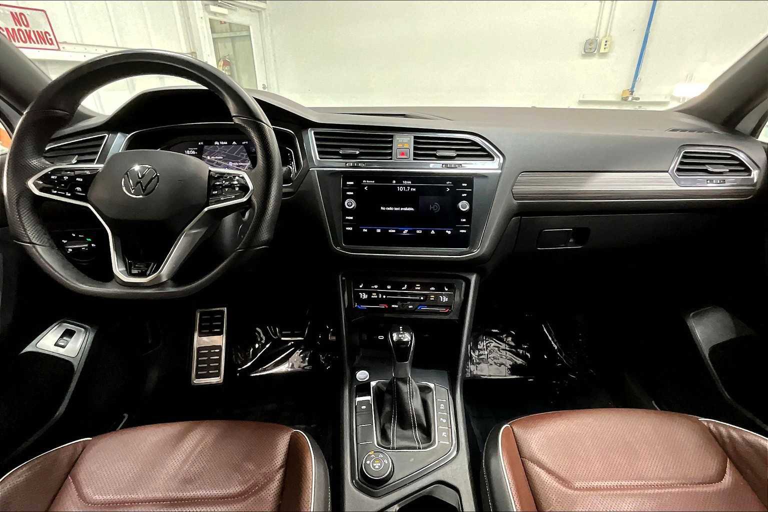 Used 2022 Volkswagen Tiguan SEL R-Line image 18