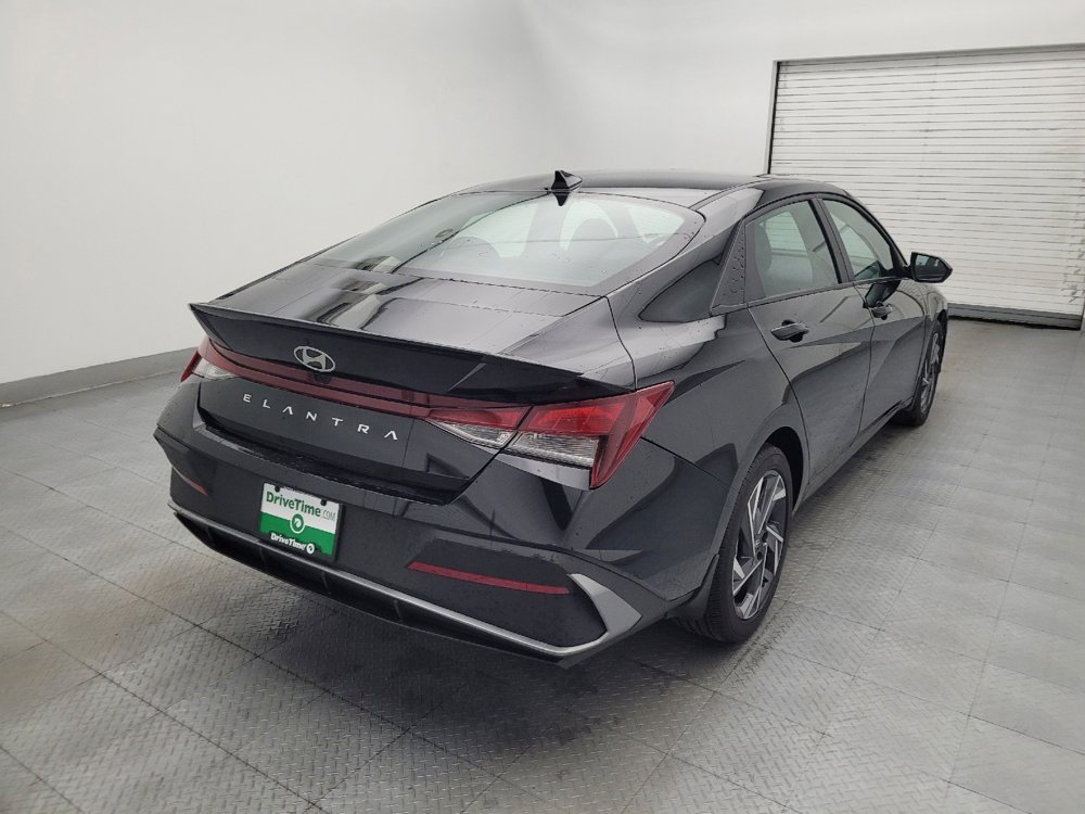 Used 2025 Hyundai Elantra Sport FWD image 9