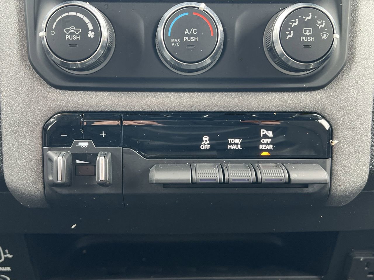 Used 2024 RAM 2500 Tradesman w/ Chrome Appearance Group image 7