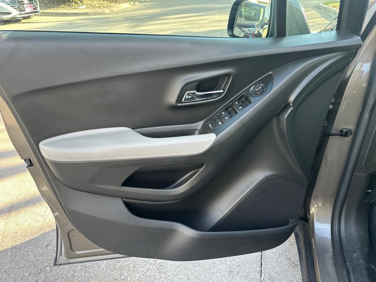 Used 2020 Chevrolet Trax LS w/ Tint and Cruise Package FWD image 13