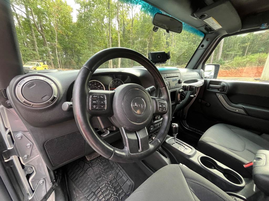 Used 2016 Jeep Wrangler Unlimited Sport w/ Connectivity Group AWD/4WD image 11