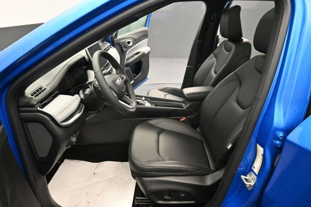 Used 2024 Jeep Compass Latitude w/ Sun and Sound Group AWD/4WD image 13