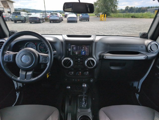 Used 2014 Jeep Wrangler Unlimited Sahara w/ Max Tow Package AWD/4WD image 13