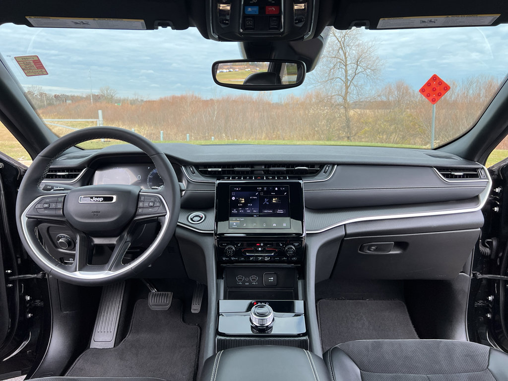 Used 2024 Jeep Grand Cherokee Altitude image 20