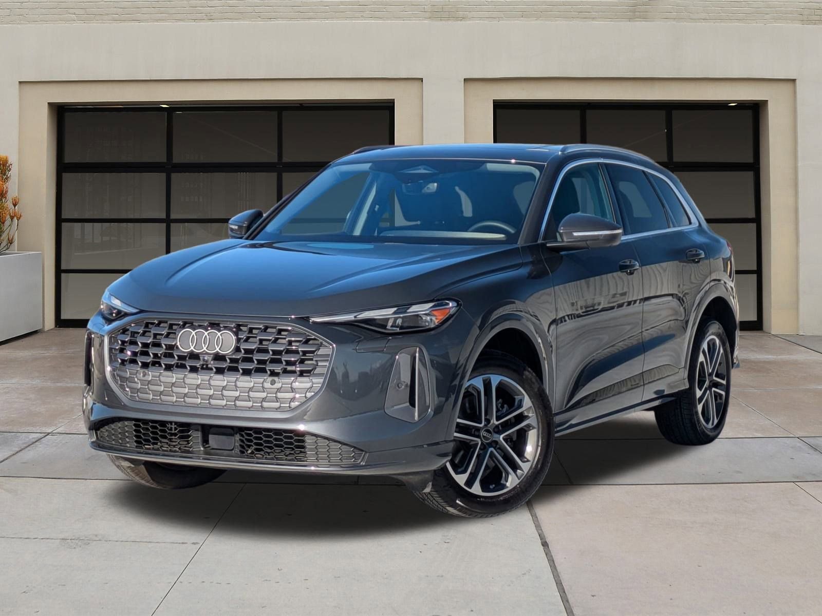 Used 2025 Audi Q5 Premium w/ Convenience Package image 3