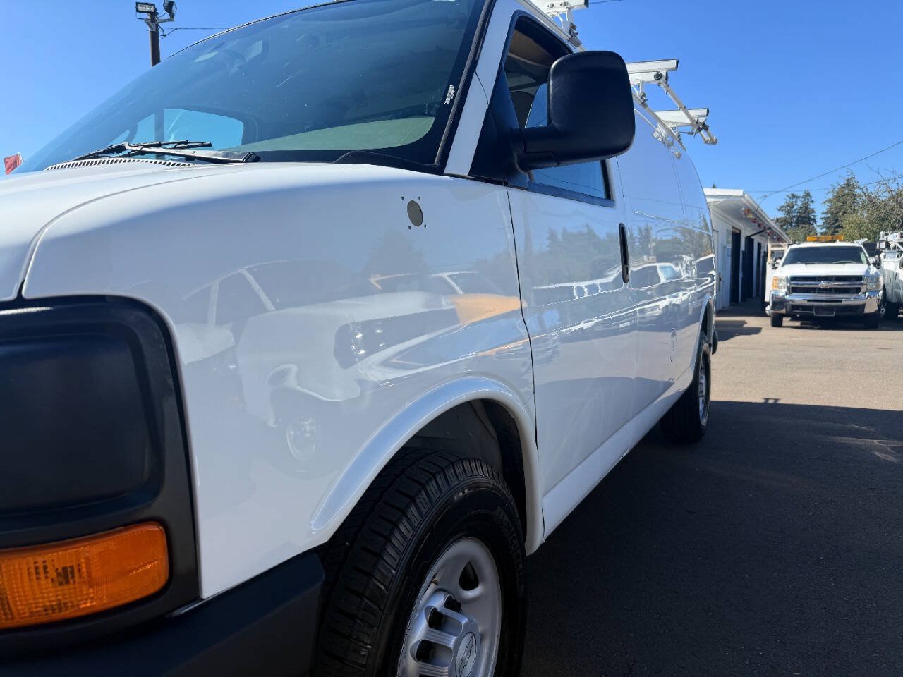 Used 2015 Chevrolet Express 2500 RWD image 4