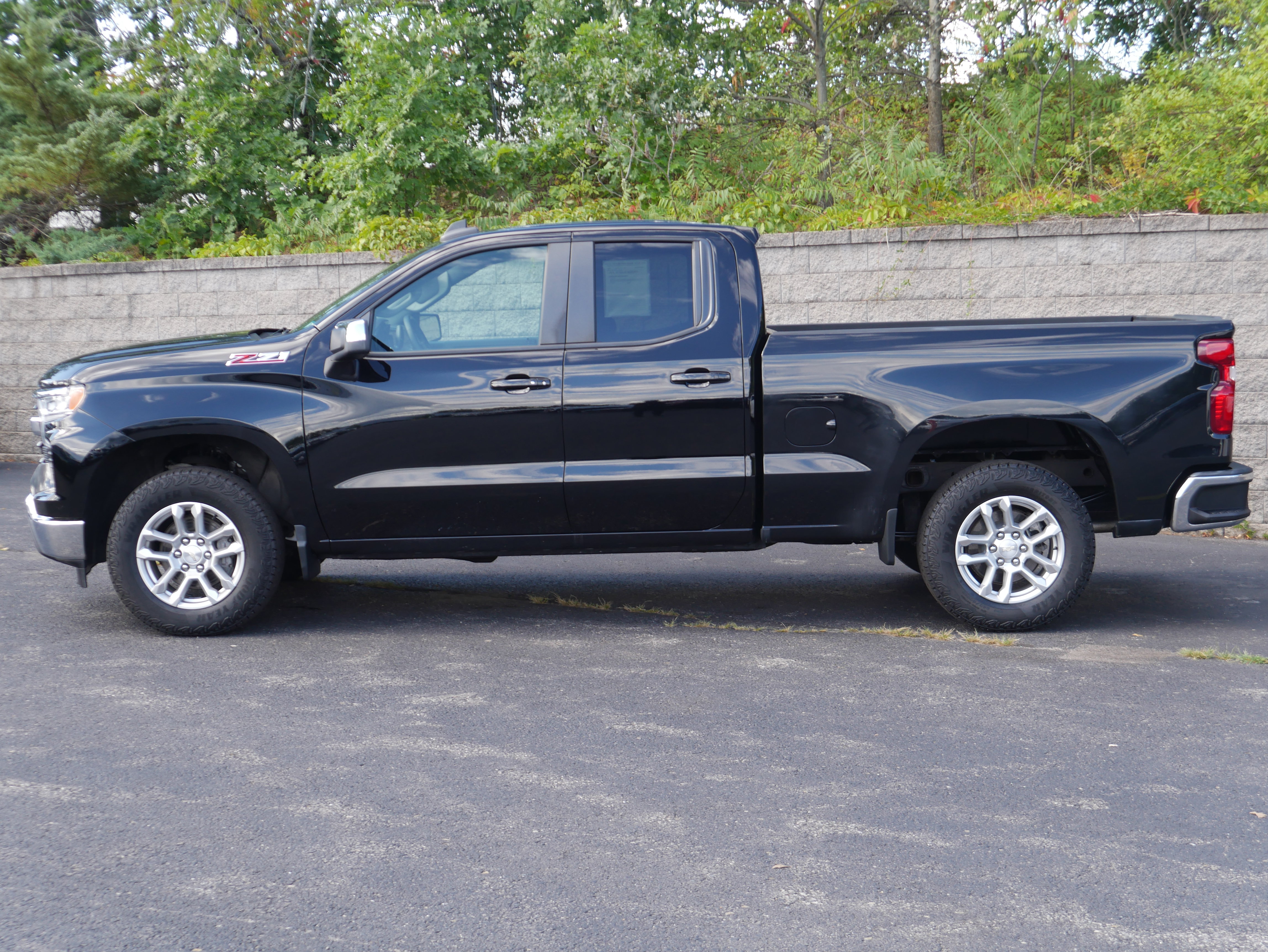 Certified 2023 Chevrolet Silverado 1500 LT w/ Z71 Off-Road Package AWD/4WD image 3
