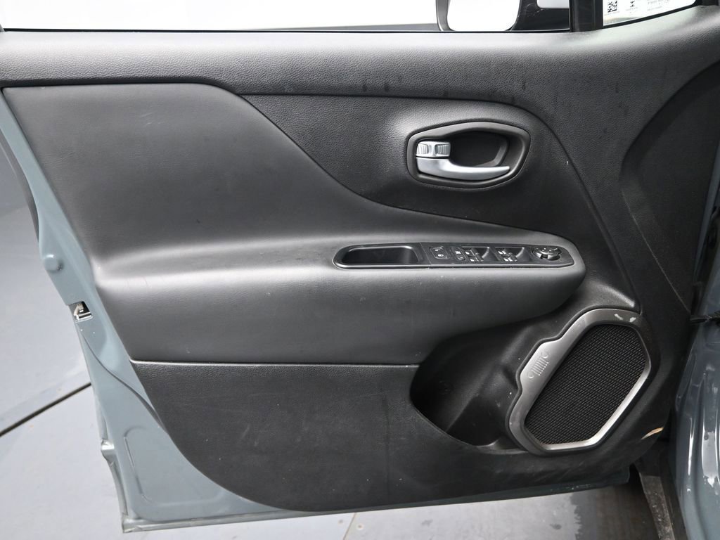 Used 2018 Jeep Renegade Limited w/ UConnect 8.4 Nav Group image 26