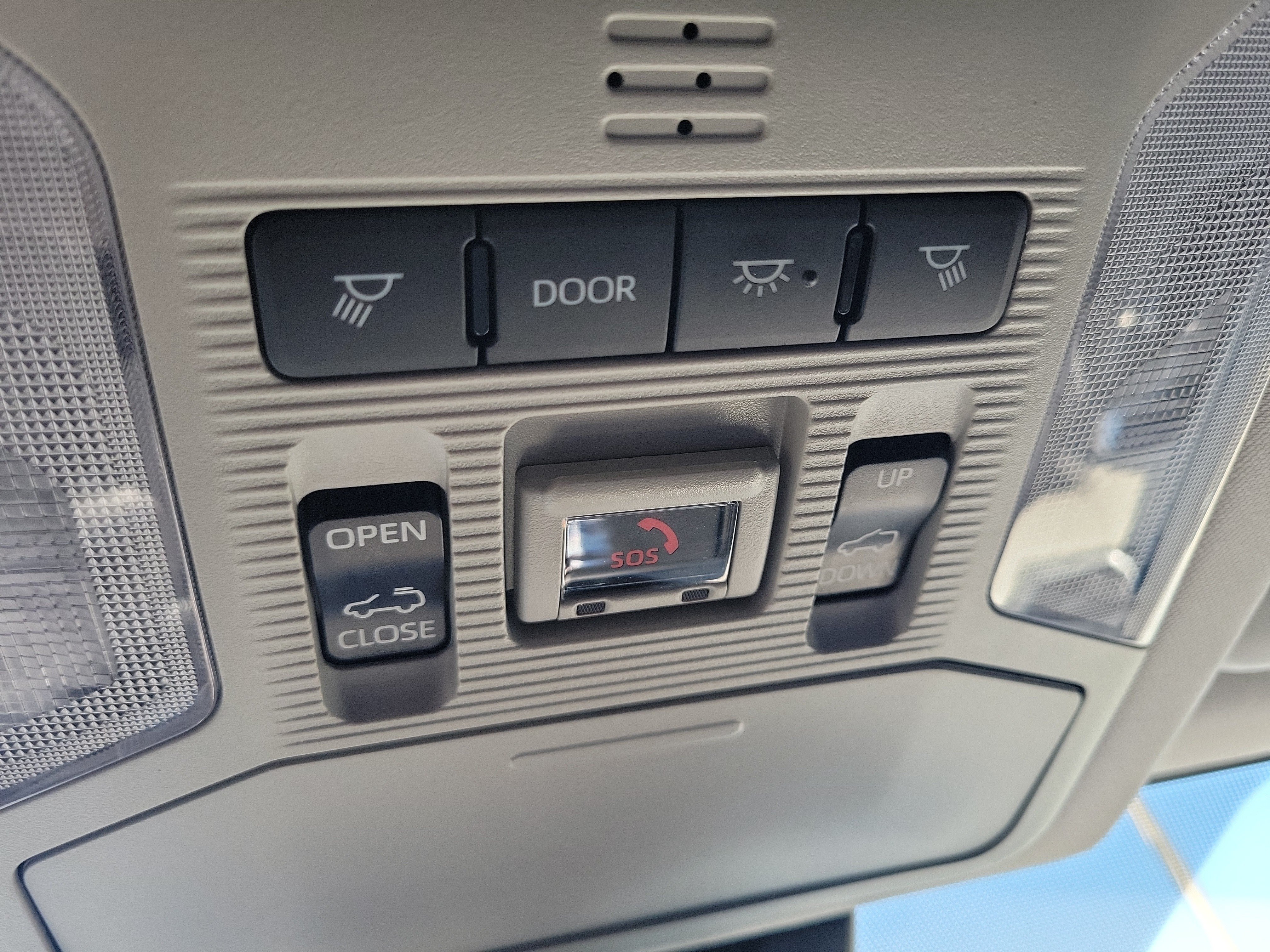Used 2025 Toyota RAV4 XLE w/ Convenience Package FWD image 32