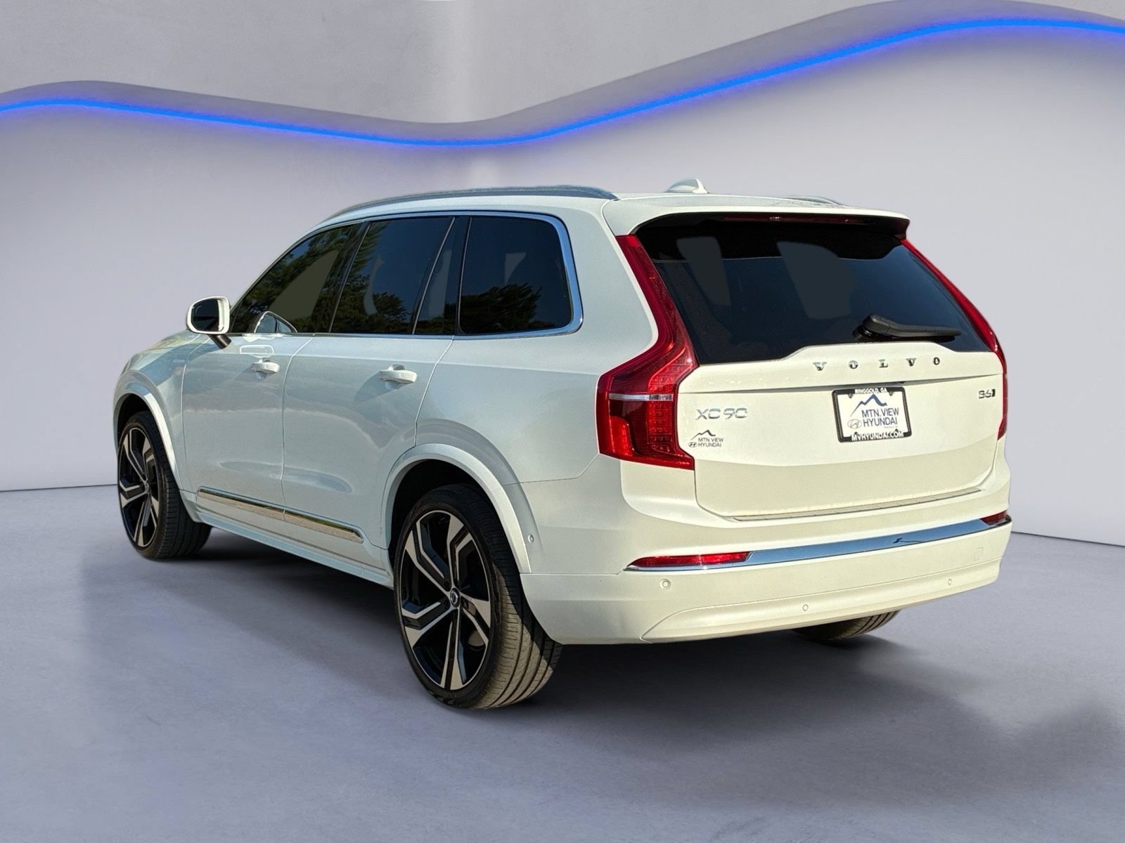 Used 2024 Volvo XC90 B6 Ultimate w/ Protection Package Premier AWD/4WD image 6