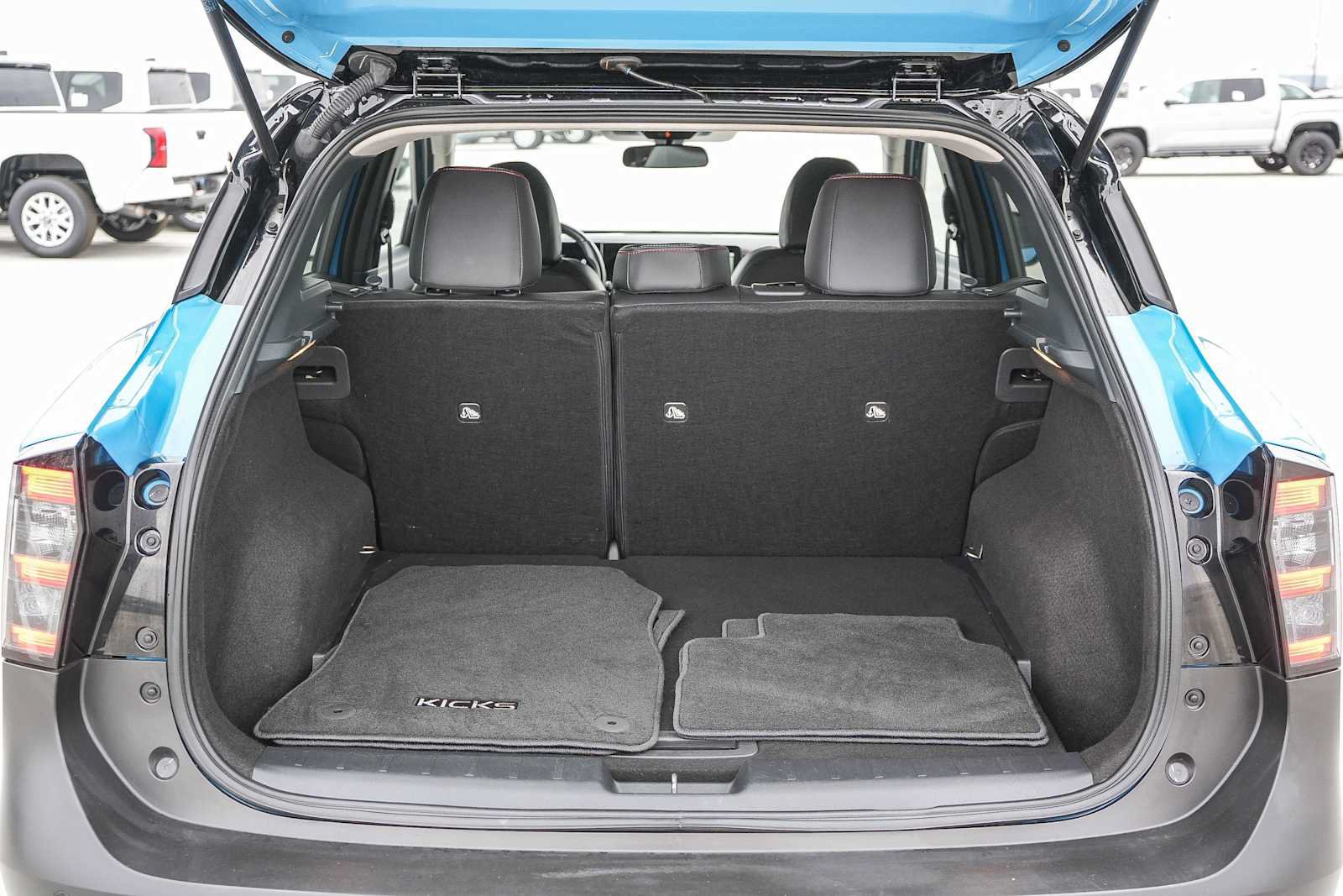 Used 2025 Nissan Kicks SR FWD image 25