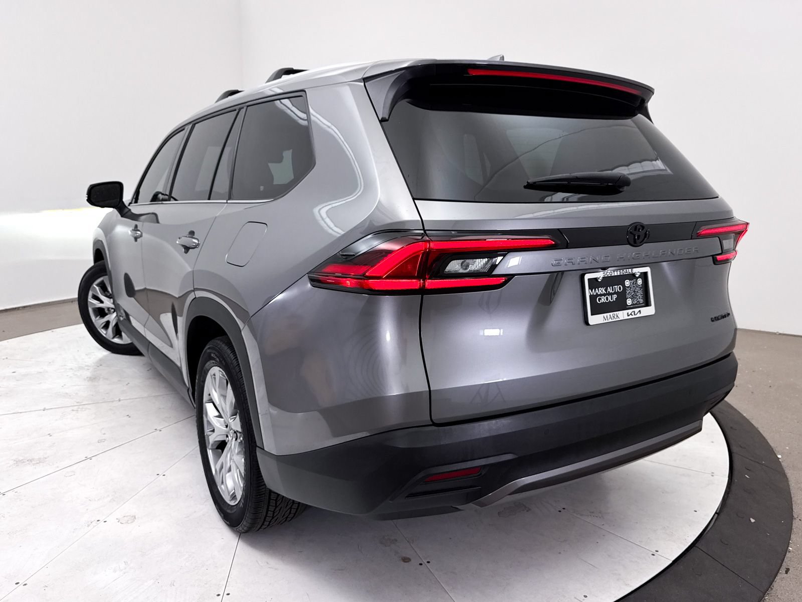 Used 2025 Toyota Grand Highlander FWD image 6