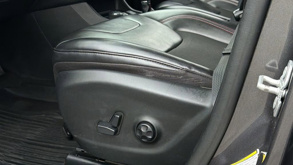 Used 2020 Jeep Cherokee Trailhawk w/ Cold Weather Group AWD/4WD image 15