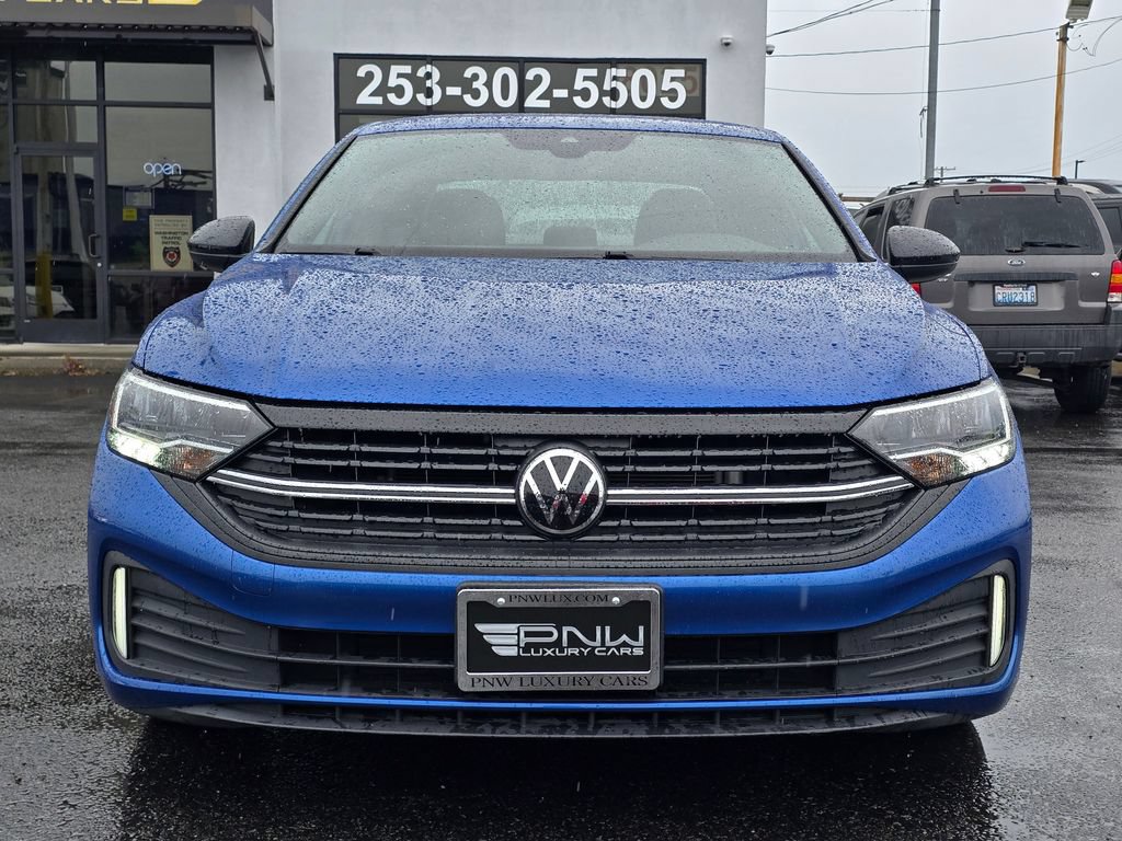 Used 2024 Volkswagen Jetta Sport FWD image 3