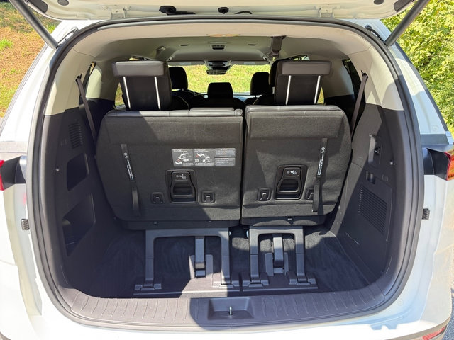 Used 2024 Kia Carnival EX FWD image 16