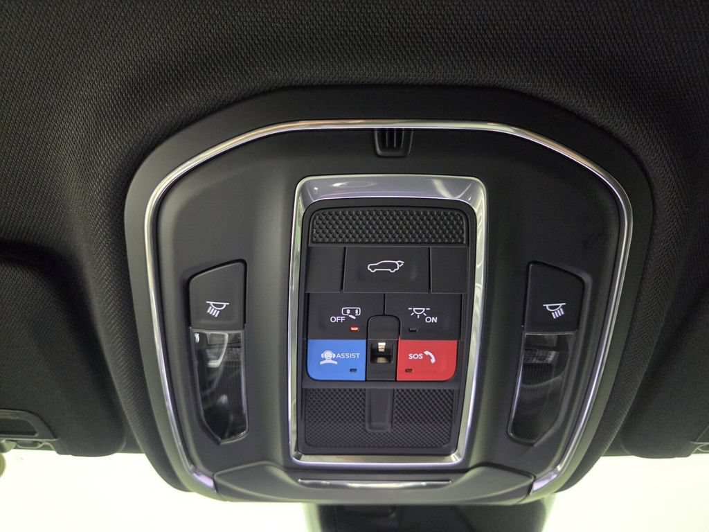 Used 2026 Jeep Grand Cherokee Altitude RWD image 13