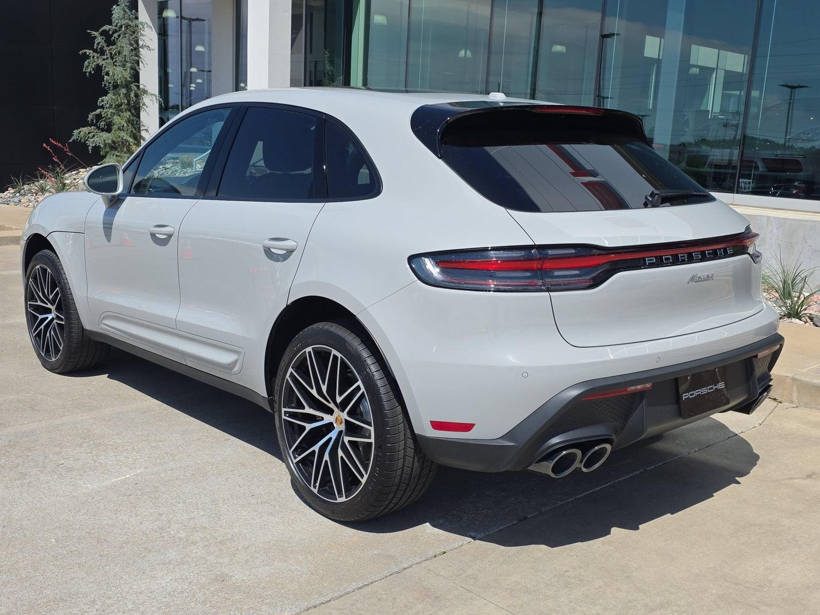 New 2026 Porsche Macan AWD/4WD image 3