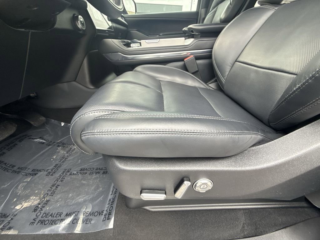 Used 2025 Lincoln Navigator L Reserve w/ Jet Appearance Package image 12