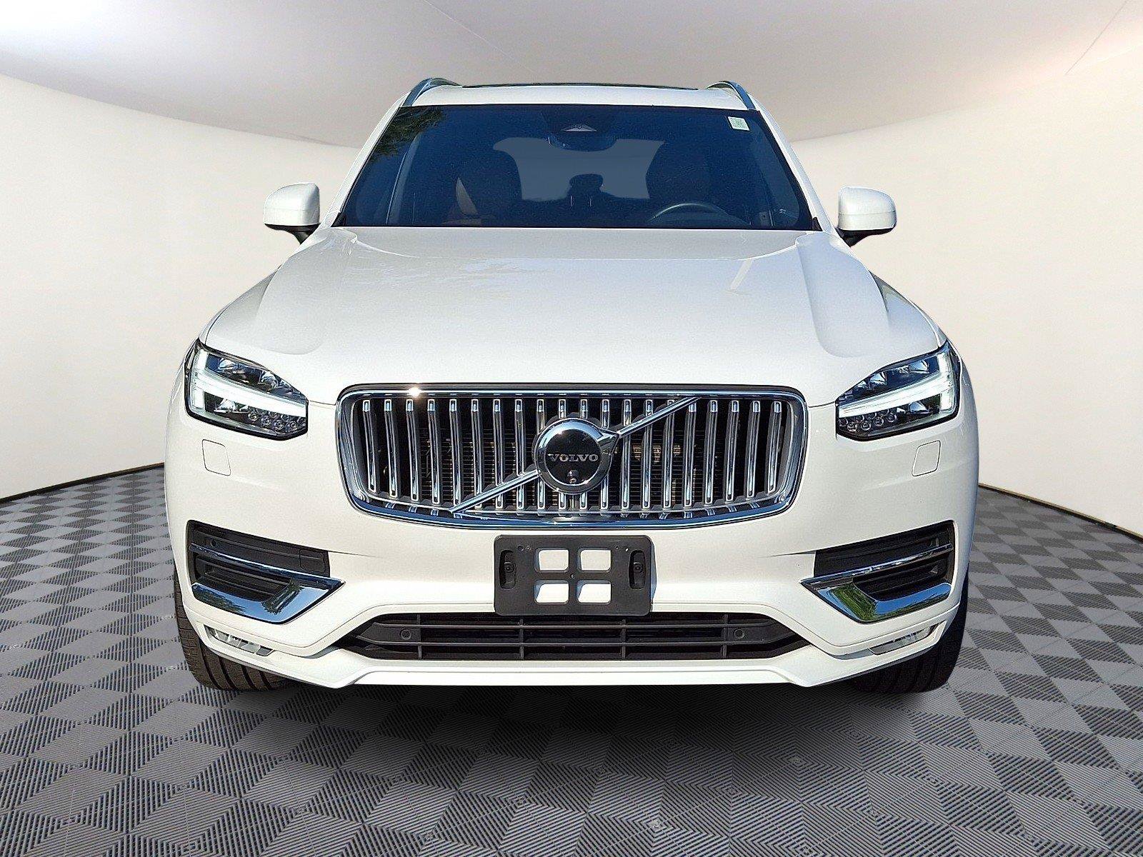 Used 2025 Volvo XC90 B5 Plus w/ Protection Package Premier AWD/4WD image 2