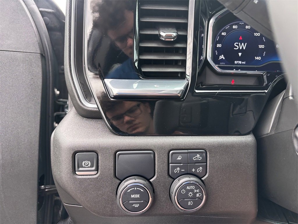 Certified 2025 Chevrolet Silverado 1500 LTZ image 23