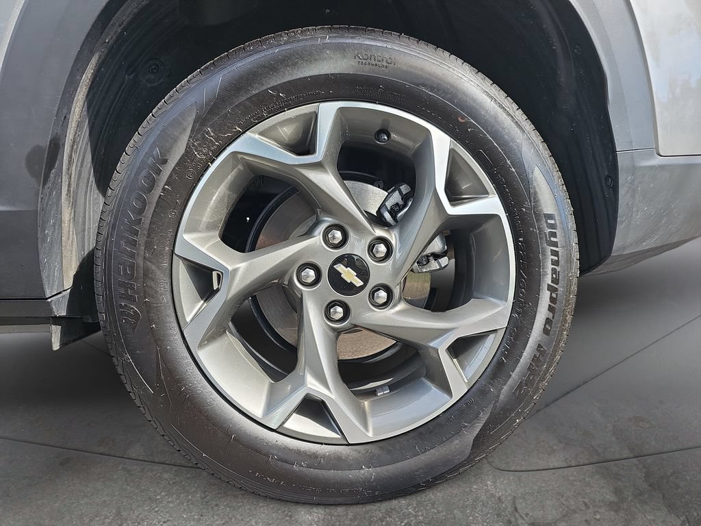 Used 2025 Chevrolet Trax LT w/ LT Convenience Package FWD image 31