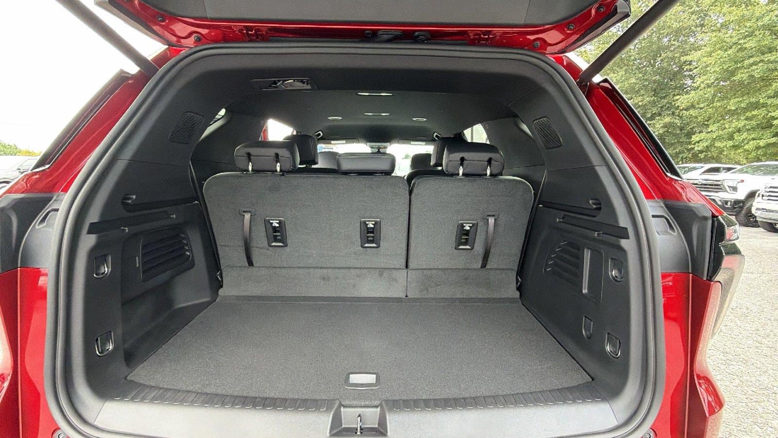 New 2027 Chevrolet Traverse LT FWD image 13