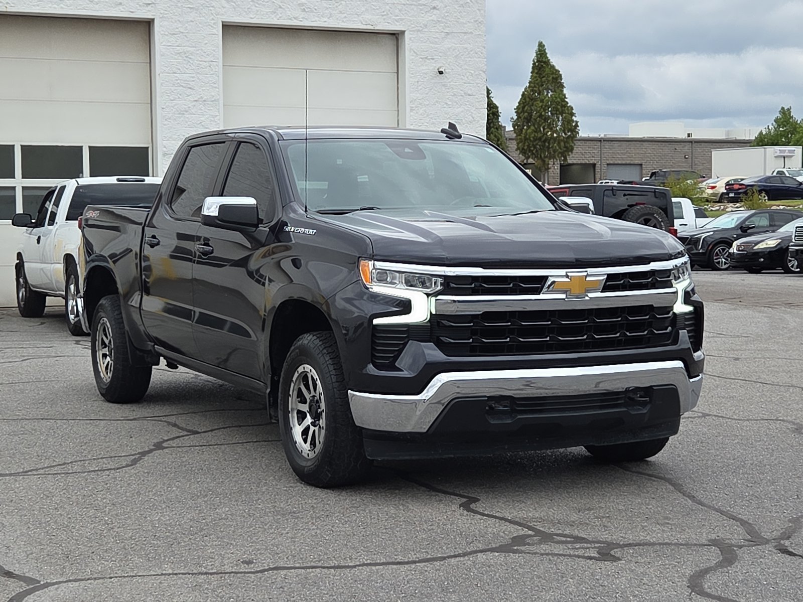 Used 2023 Chevrolet Silverado 1500 LT w/ Protection Package AWD/4WD image 1