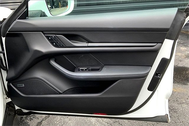 Used 2022 Porsche Taycan image 28