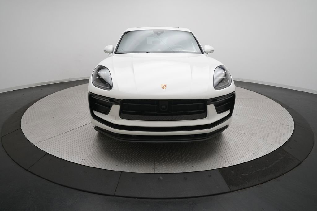 Certified 2023 Porsche Macan image 9