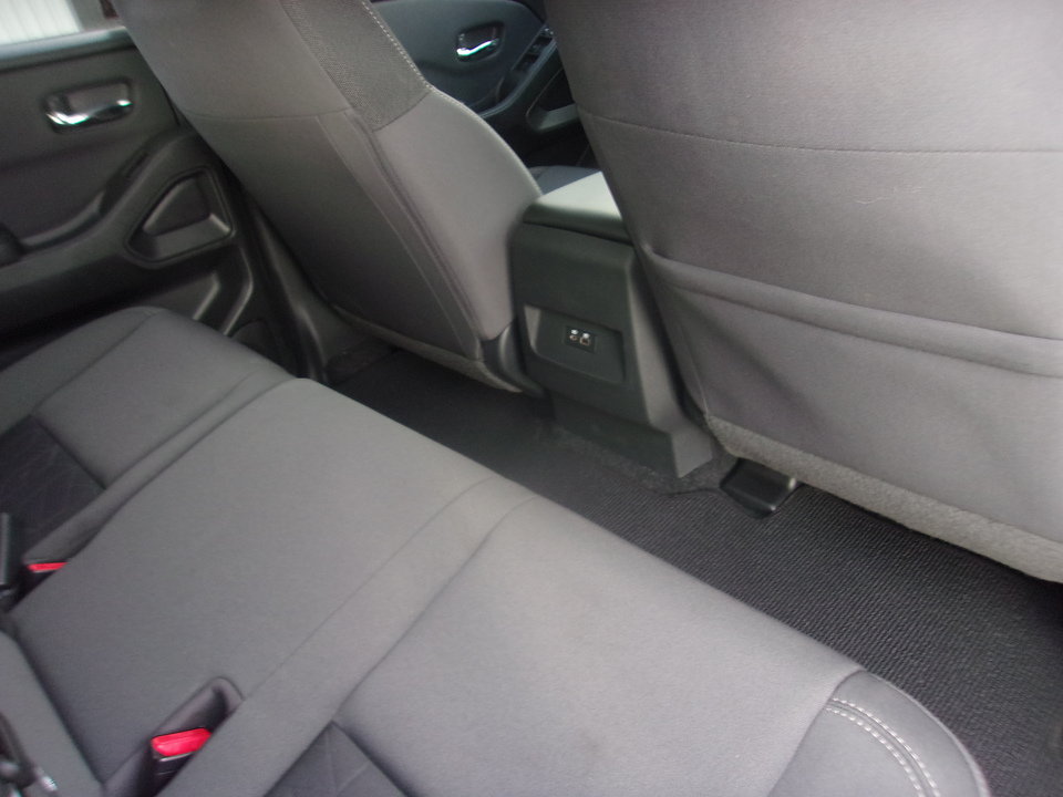 Used 2025 Nissan Frontier SV AWD/4WD image 14