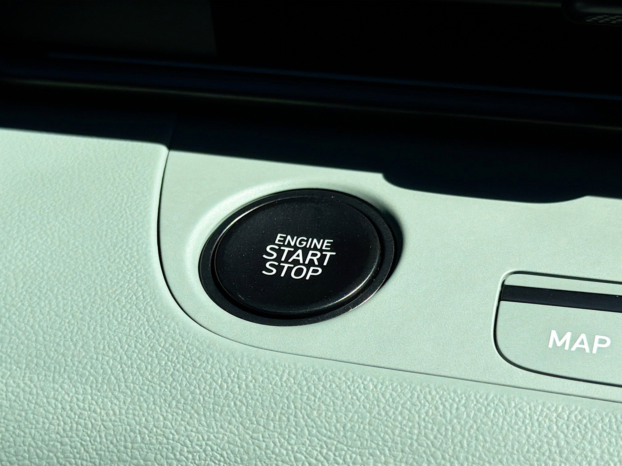 Used 2025 Hyundai Elantra Limited image 32