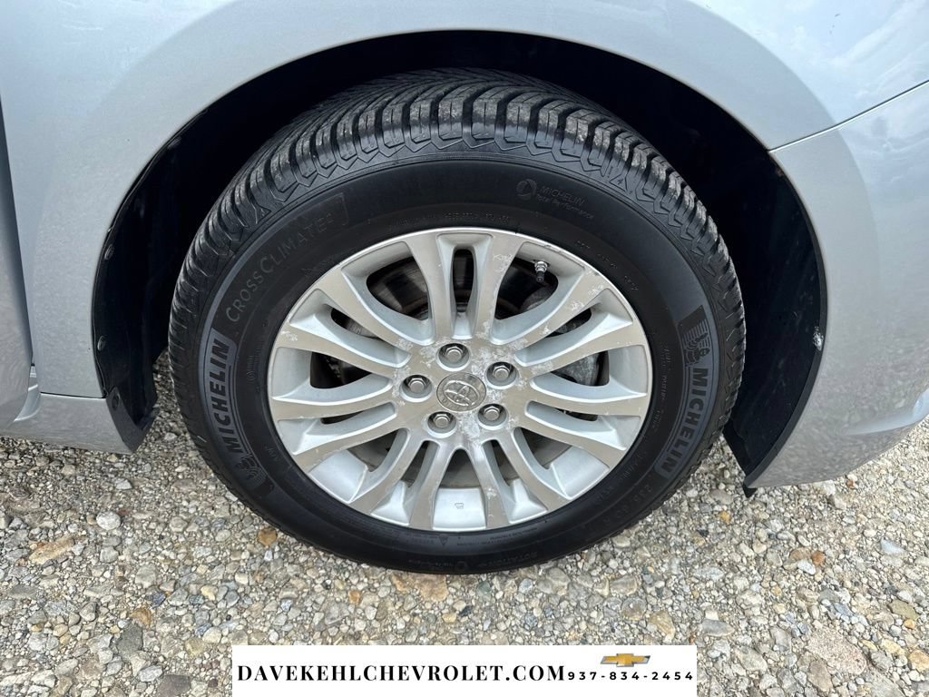 Used 2014 Toyota Sienna XLE w/ Entertainment Package FWD image 40