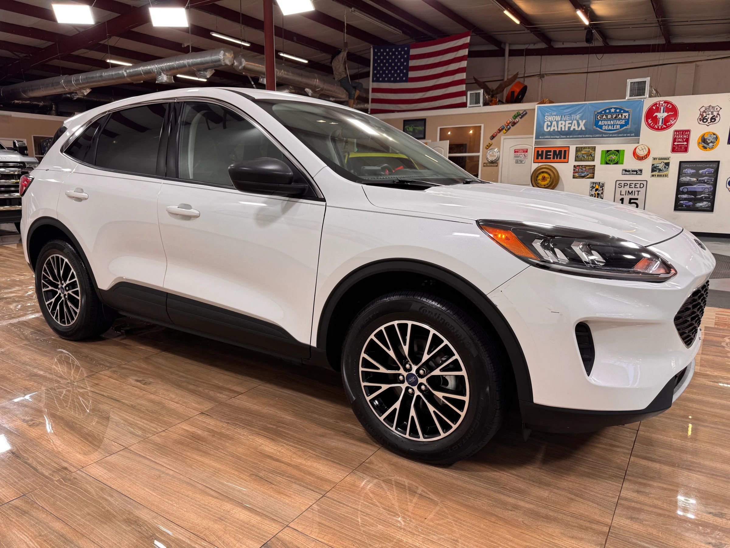 Used 2022 Ford Escape SE w/ Cold Weather Package image 3
