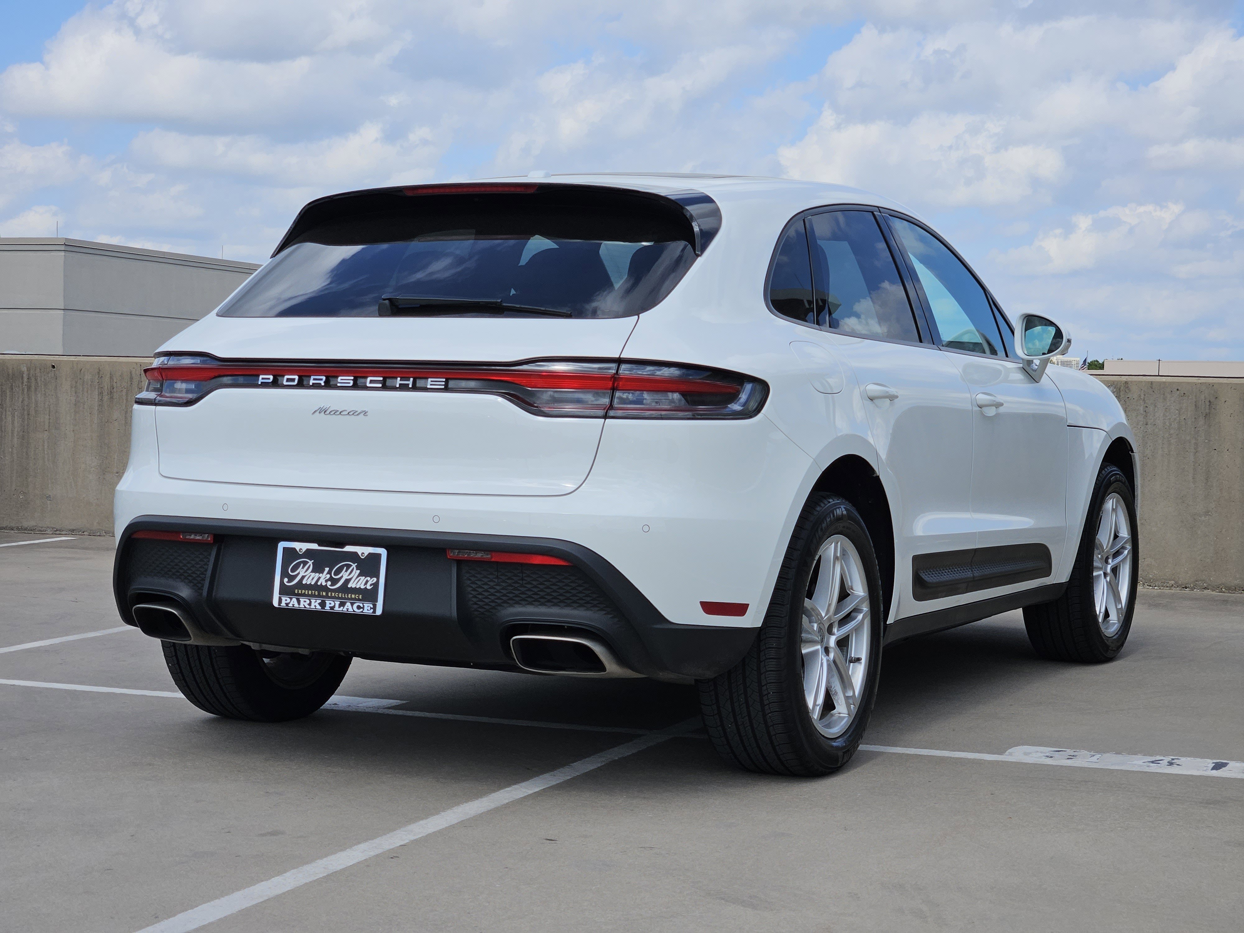 Certified 2025 Porsche Macan image 8