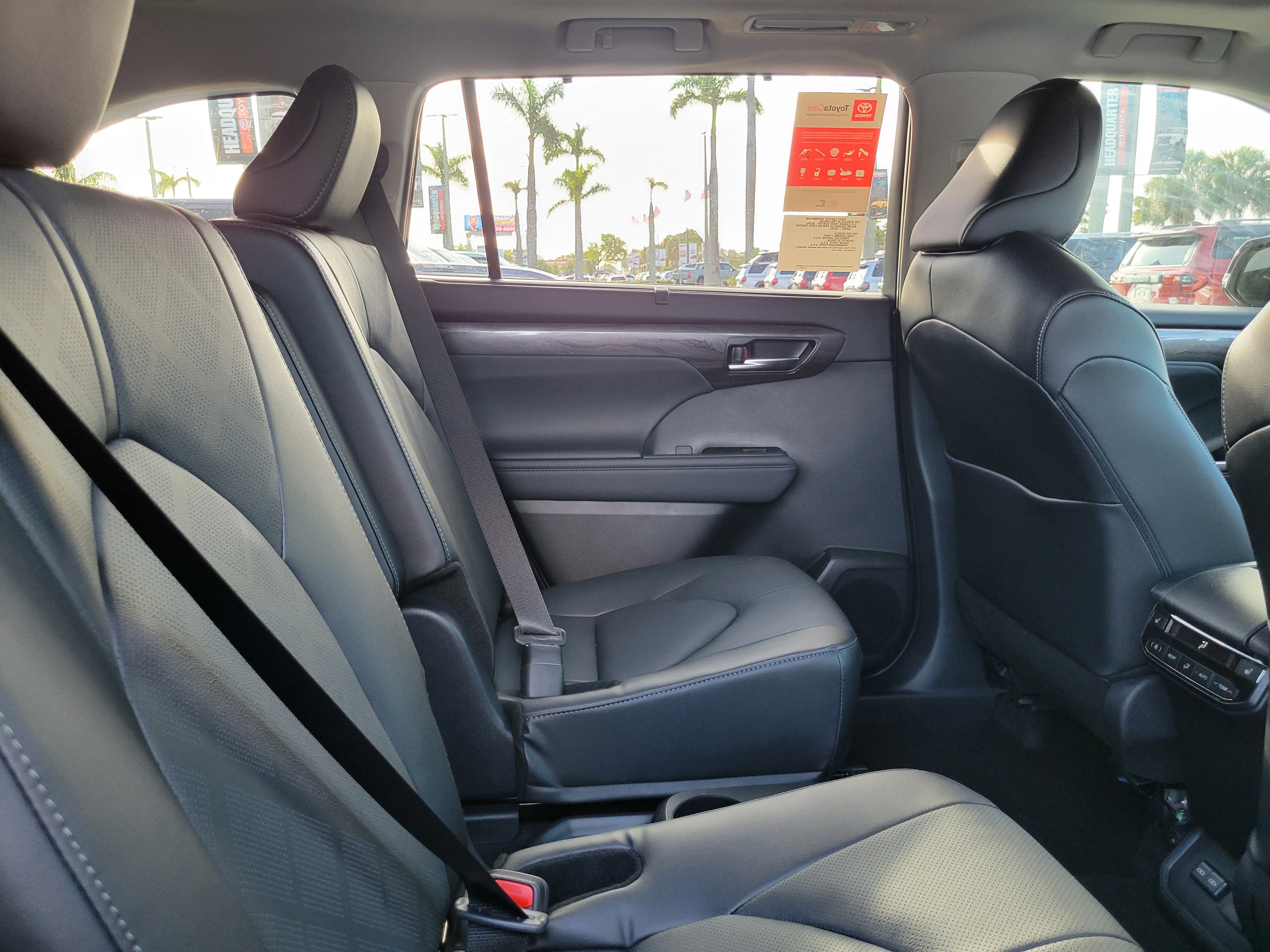 New 2026 Toyota Highlander Platinum AWD/4WD image 16