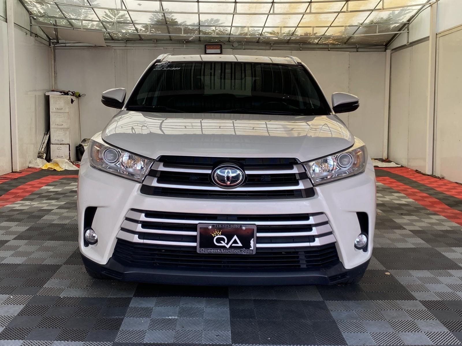 Used 2017 Toyota Highlander XLE AWD/4WD image 2