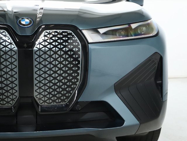 Used 2024 BMW iX xDrive50 w/ Premium Package AWD/4WD image 8