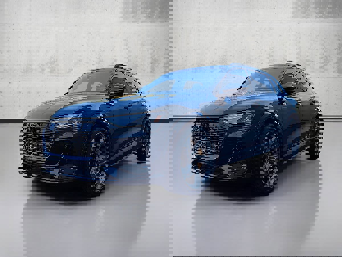 Used 2023 Audi e-tron S Prestige w/ Prestige Package image 3