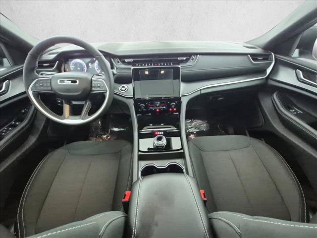 Used 2025 Jeep Grand Cherokee L Laredo w/ Luxury Tech Group I RWD image 17