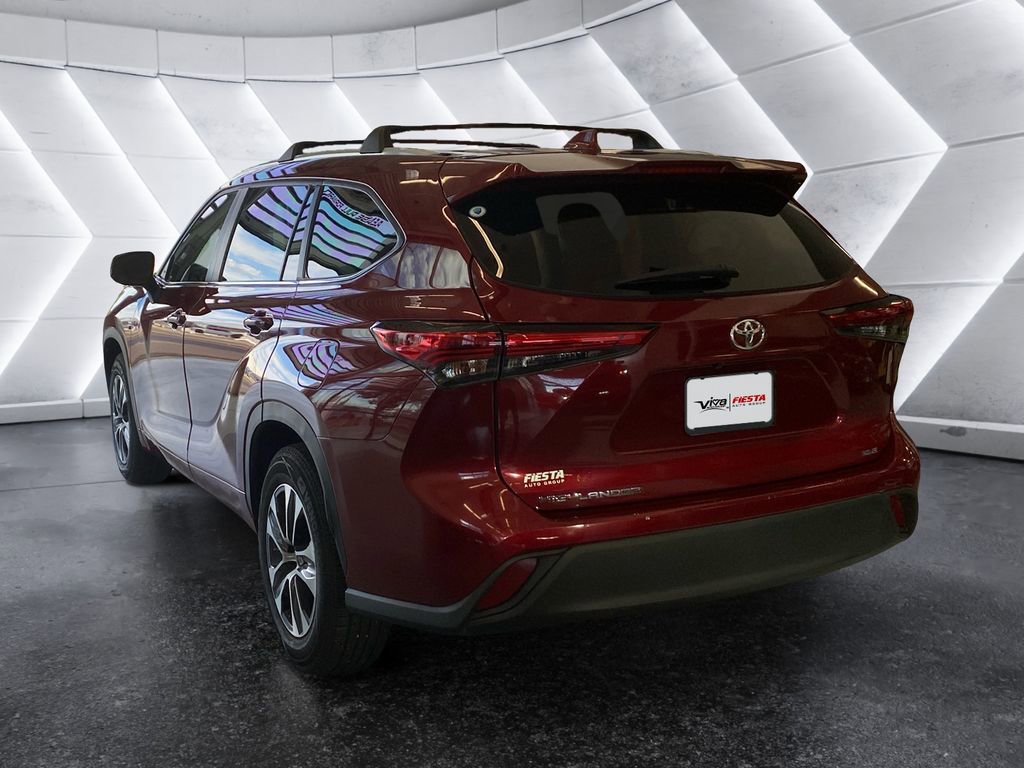 Used 2023 Toyota Highlander XLE image 6