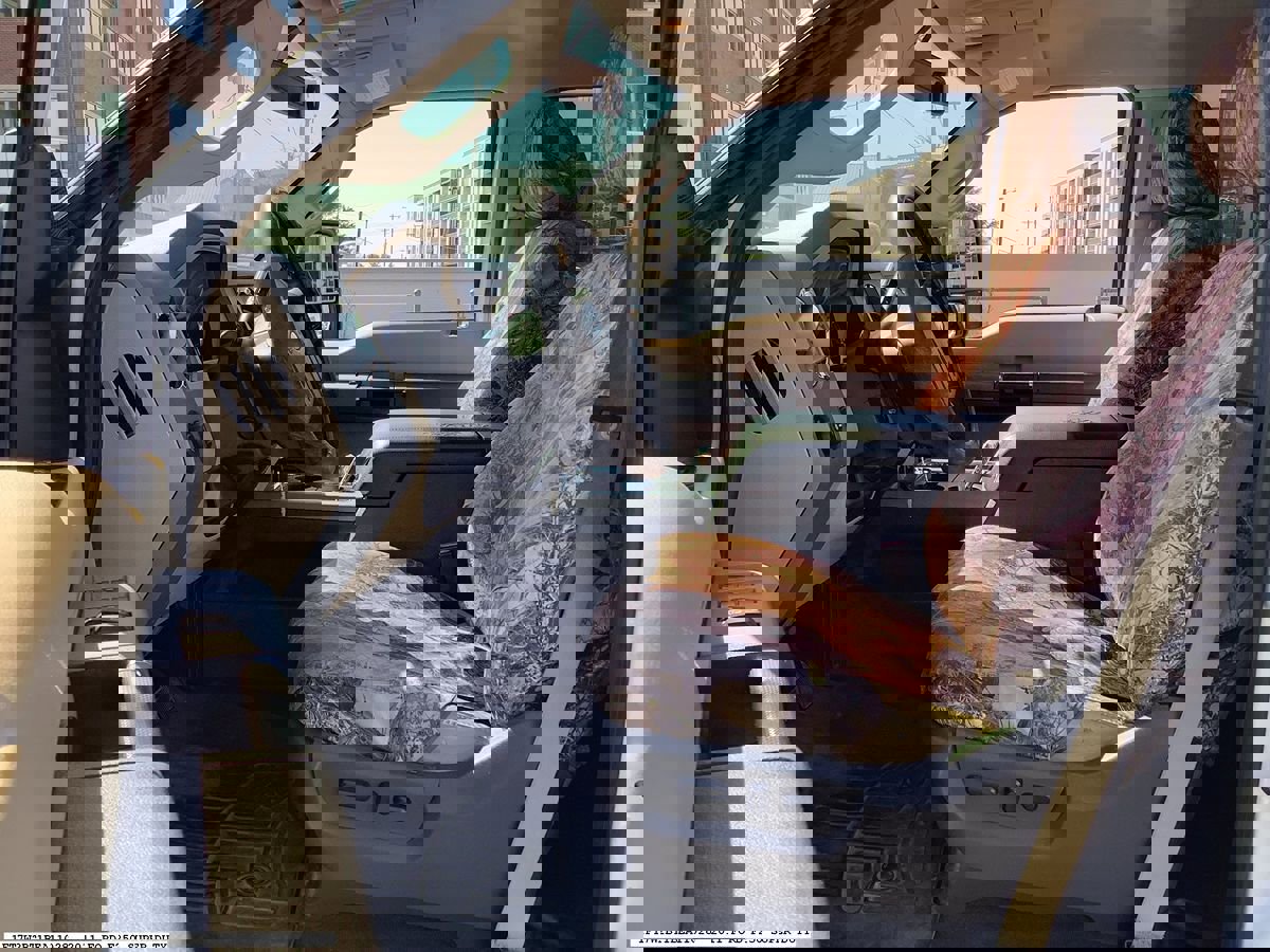 Used 2011 Ford F250 Lariat w/ Lariat Interior Pkg image 7