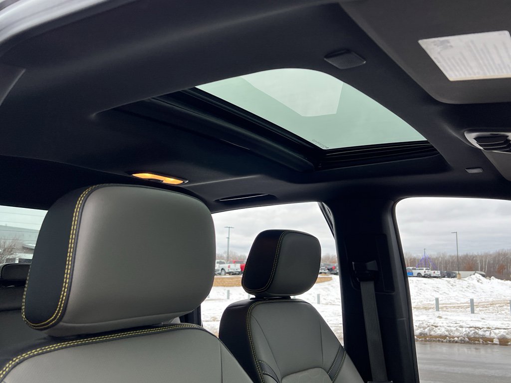 Used 2025 Chevrolet Colorado ZR2 w/ Technology Package image 30