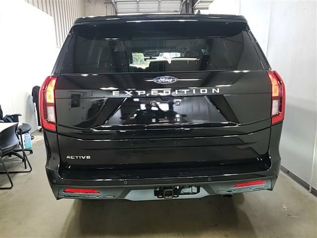 Used 2025 Ford Expedition Active image 14