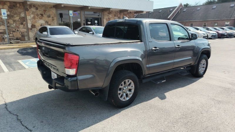 Used 2017 Toyota Tacoma SR5 RWD image 5