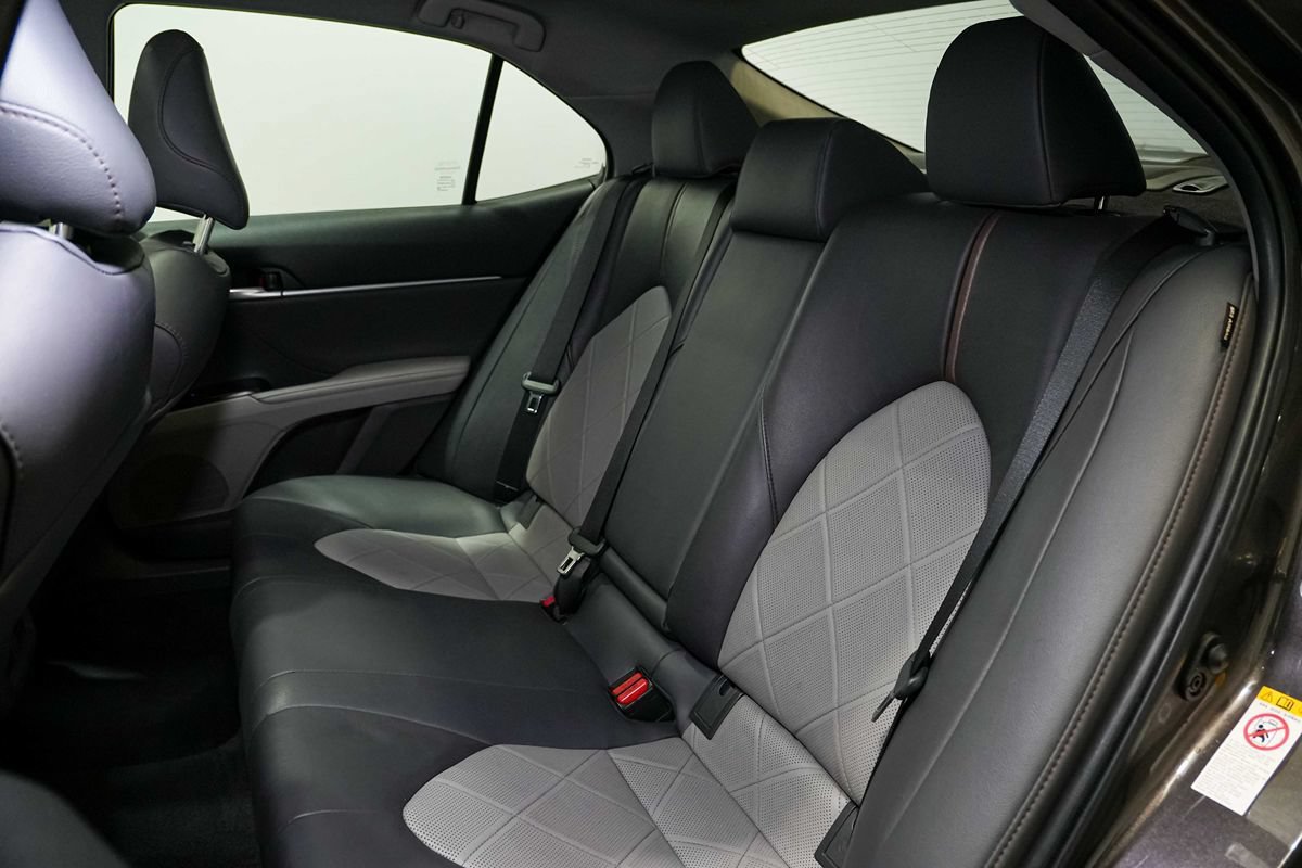 Used 2019 Toyota Camry XLE FWD image 17