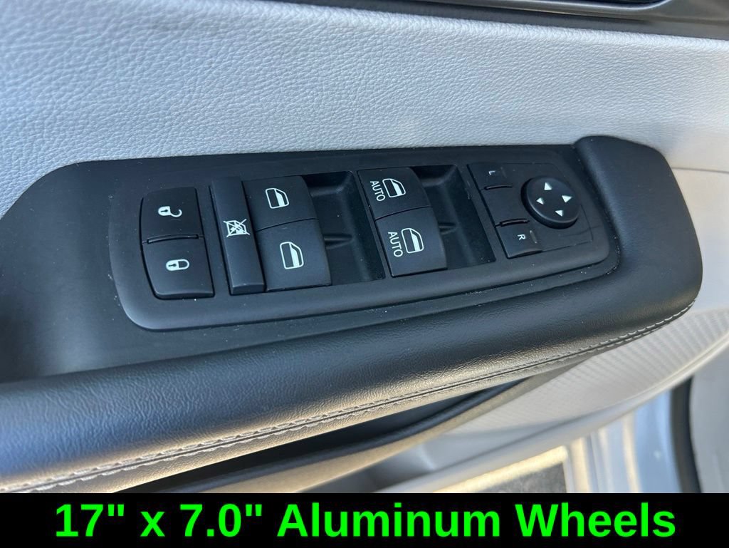 Used 2024 Chrysler Pacifica Touring-L FWD image 36
